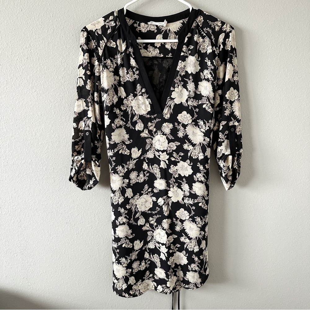 Lush Black/Off White Floral V-Neck Midi Dress Size Medium